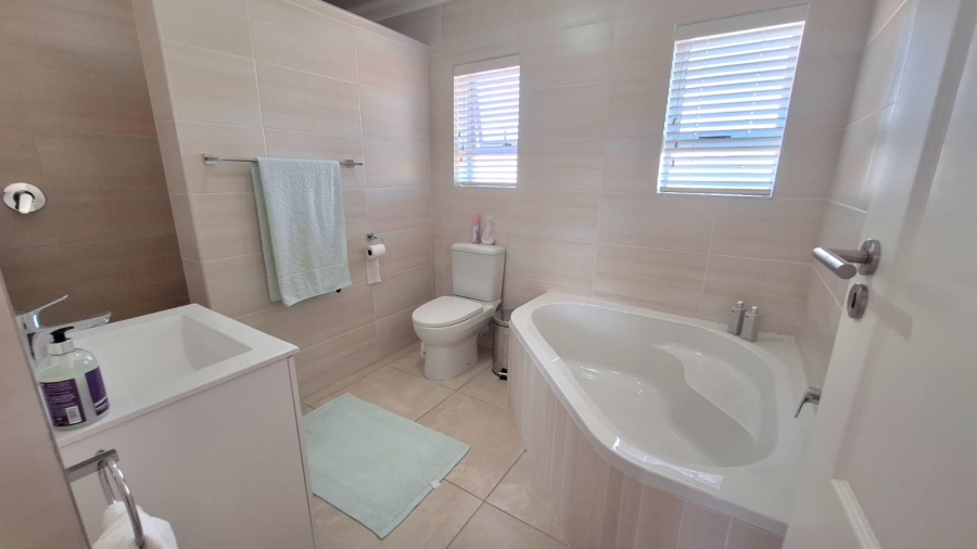 3 Bedroom Property for Sale in Stilbaai Wes Western Cape